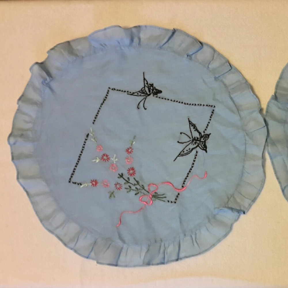🧞‍♀️2 hand embroidery pillow cases
